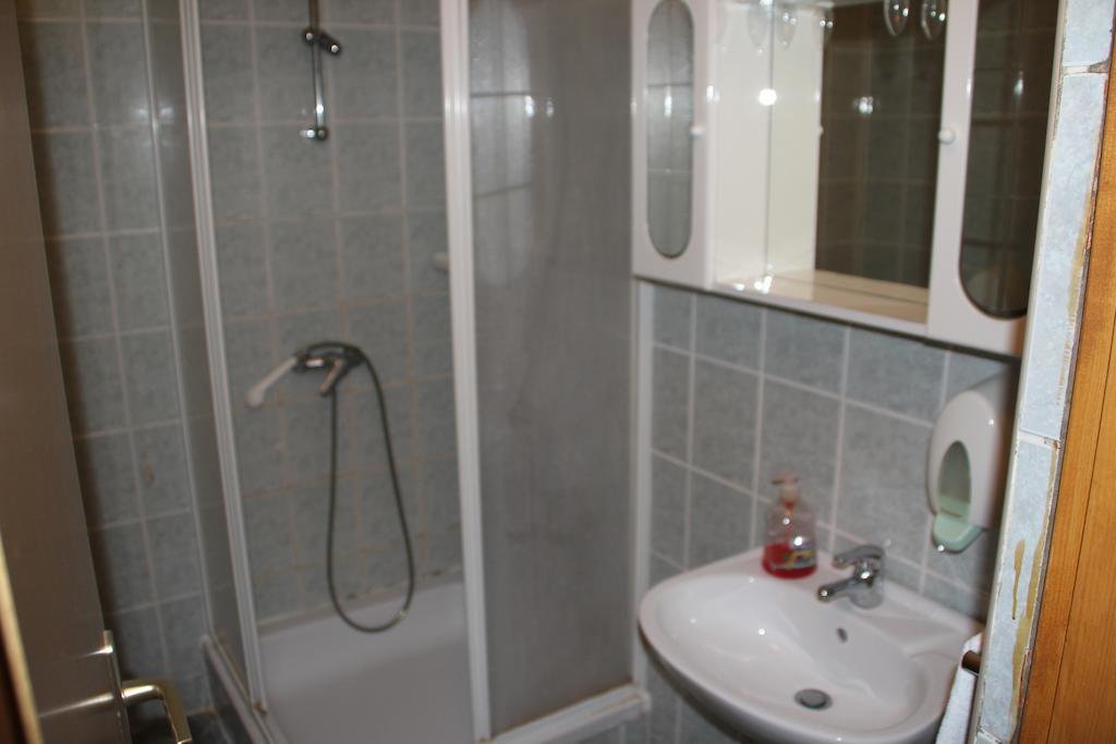 Guest House Katic تربانج الغرفة الصورة
