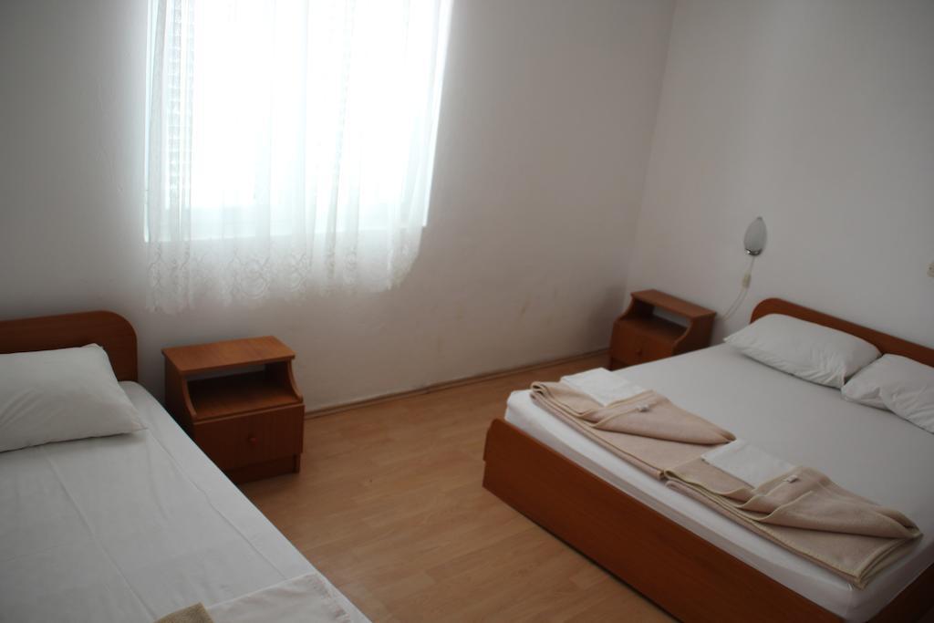 Guest House Katic تربانج الغرفة الصورة